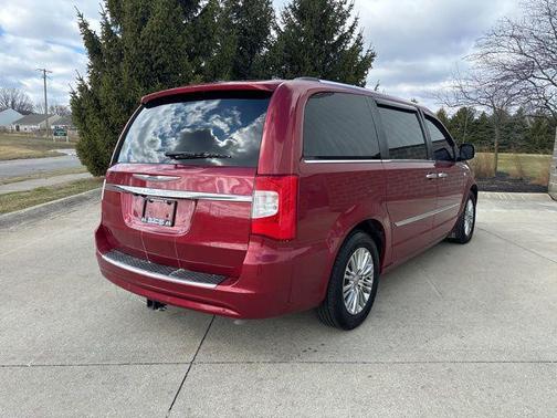 2014 Chrysler Town & Country Touring-L