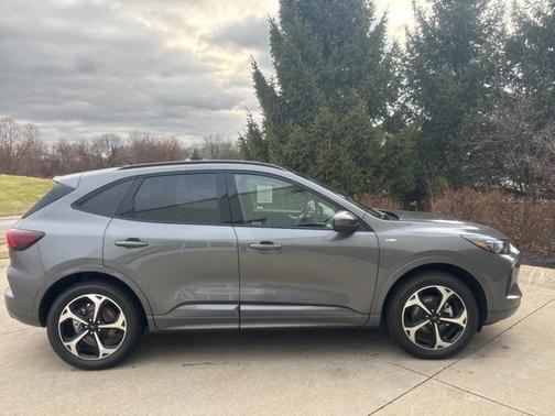 2026 Ford Escape ST-Line Elite