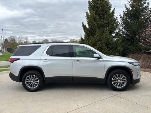 2022 Chevrolet Traverse LT Cloth