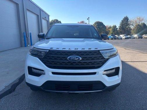 Star White Metallic Tri-Coat 2024 Ford Explorer XLT