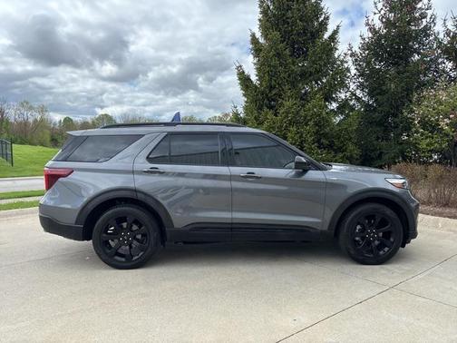 2022 Ford Explorer ST-Line