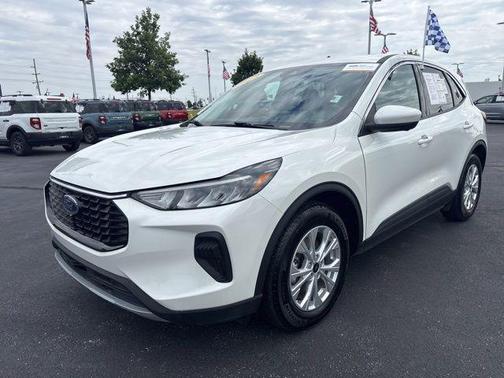 Star White Metallic Tri-Coat 2023 Ford Escape Active