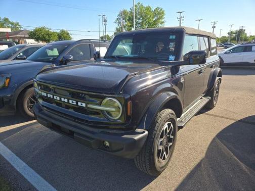 Shadow Black 2022 Ford Bronco Outer Banks