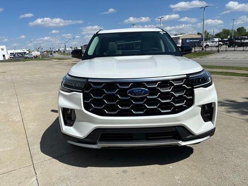 Star White Metallic Tri-Coat 2026 Ford Explorer Platinum