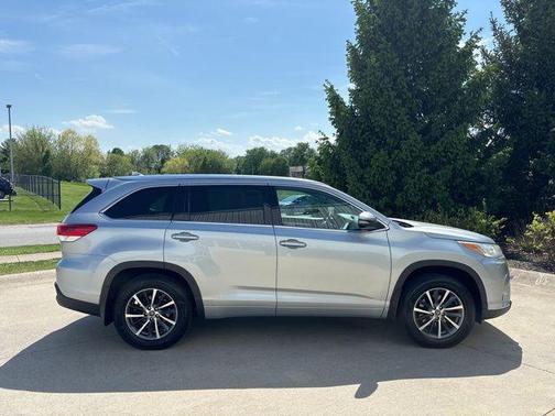 Celestial Silver Metallic 2018 Toyota Highlander XLE