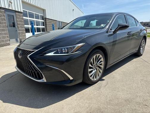 2022 Lexus ES 300h Luxury