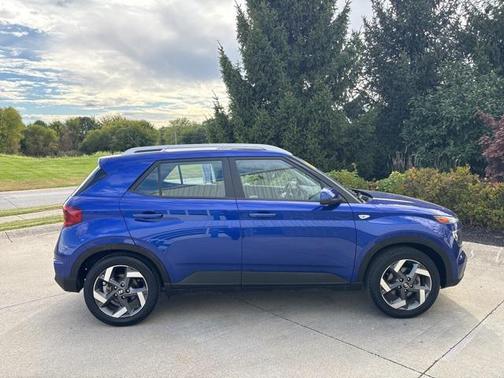 2023 Hyundai VENUE SEL