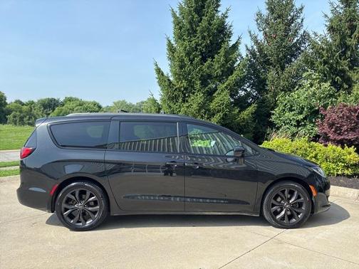 2020 Chrysler Pacifica Touring-L Plus