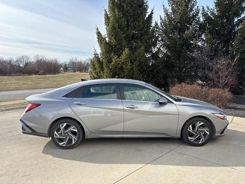 2025 Hyundai ELANTRA SEL