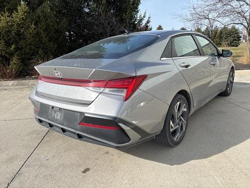 2025 Hyundai ELANTRA SEL