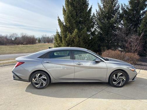 2025 Hyundai ELANTRA SEL