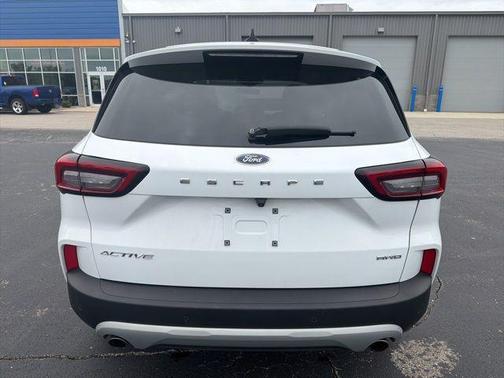 Oxford White 2023 Ford Escape Active