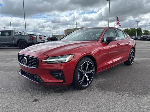 2024 Volvo S60 B5 Plus Dark Theme