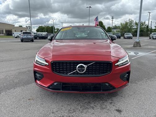 2024 Volvo S60 B5 Plus Dark Theme