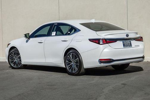 2025 Lexus ES 300h Base