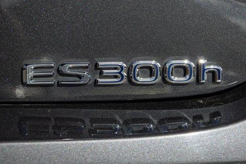2022 Lexus ES 300h Base