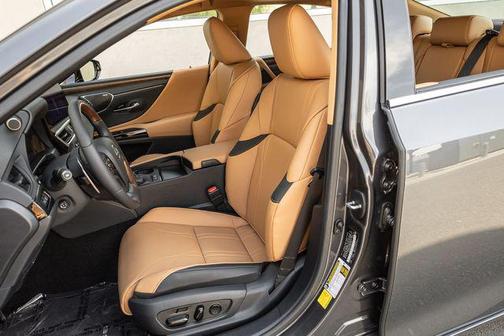 2025 Lexus ES 300h Luxury