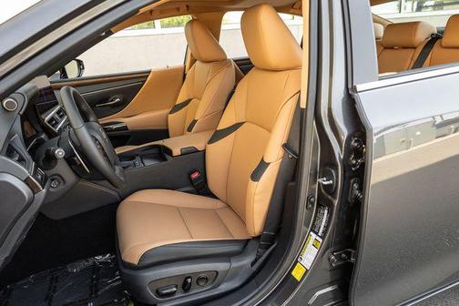 2025 Lexus ES 300h Base