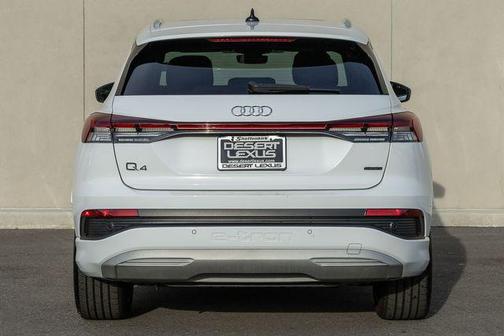 2022 Audi e-tron Premium Plus