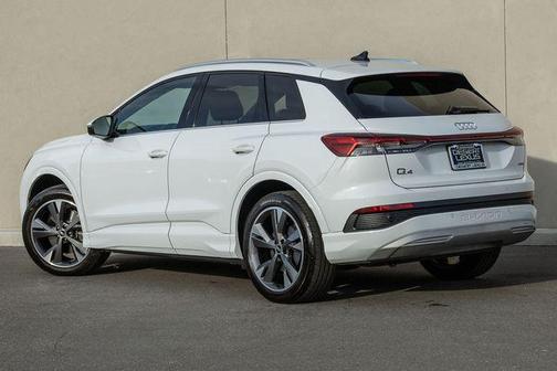 2022 Audi e-tron Premium Plus