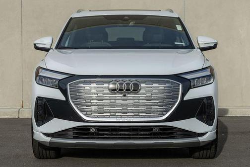 2022 Audi e-tron Premium Plus