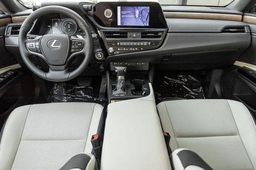 2025 Lexus ES 300h Base