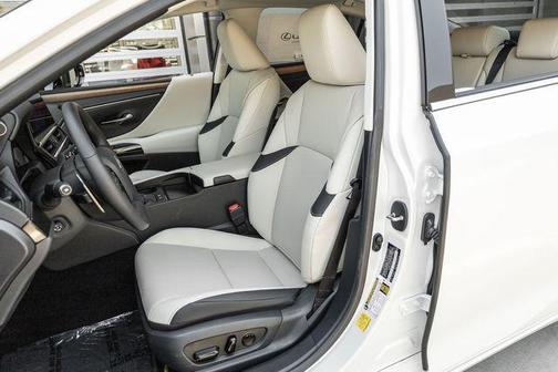 2025 Lexus ES 300h Base
