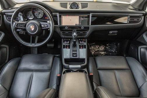 2022 Porsche Macan Base