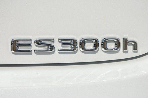 2025 Lexus ES 300h Base