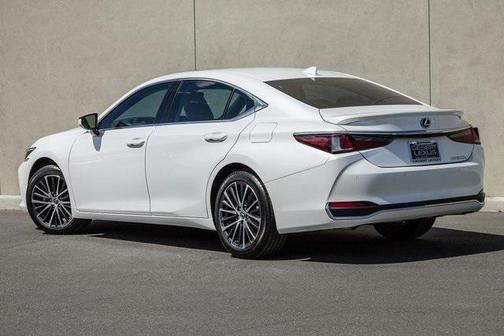 2025 Lexus ES 300h Base