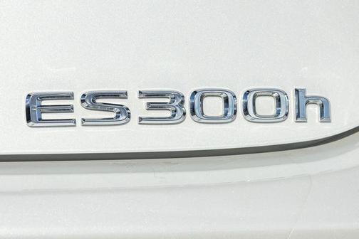 2025 Lexus ES 300h Luxury