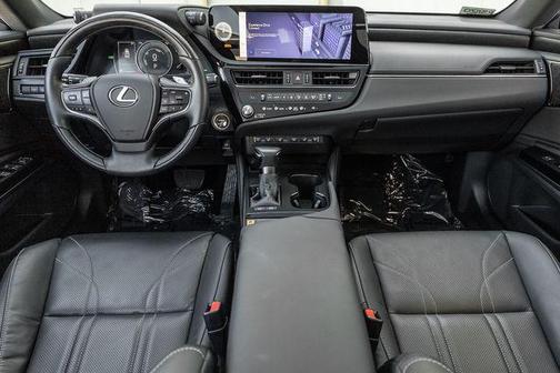 2025 Lexus ES 300h Luxury