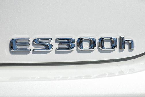 2025 Lexus ES 300h Luxury