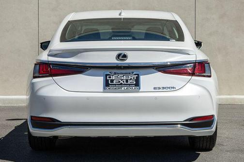 2025 Lexus ES 300h Luxury
