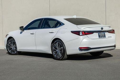 2025 Lexus ES 300h Base