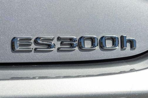 2025 Lexus ES 300h Base