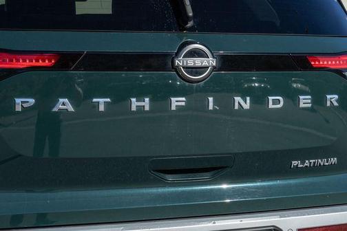 2023 Nissan Pathfinder Platinum FWD