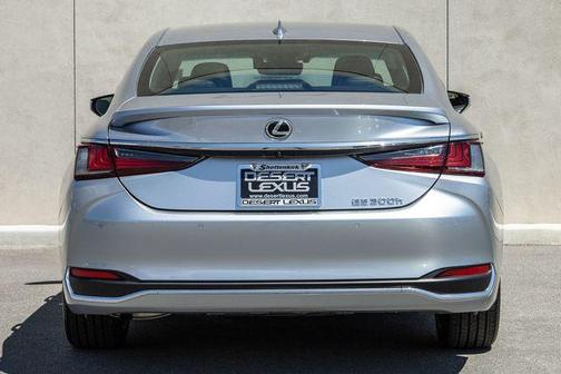 2025 Lexus ES 300h Luxury