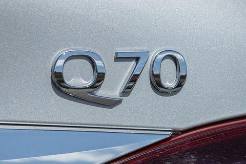 2017 INFINITI Q70 3.7