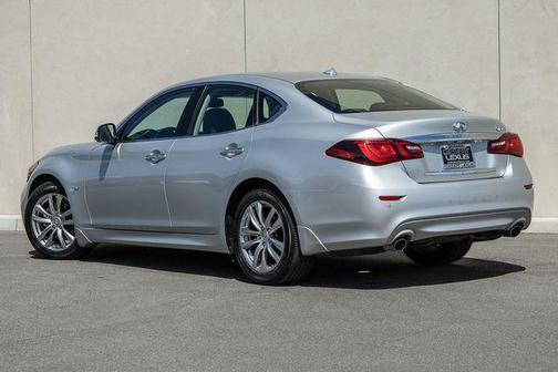 2017 INFINITI Q70 3.7