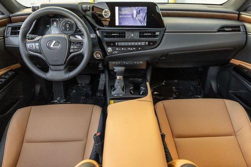 2025 Lexus ES 300h Base