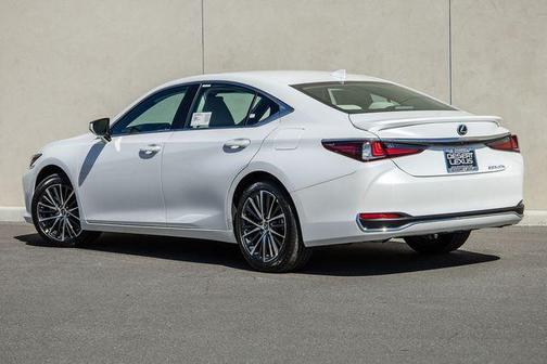 2025 Lexus ES 300h Base