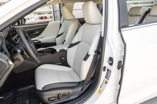 2025 Lexus ES 350 Base