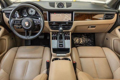 2023 Porsche Macan Base