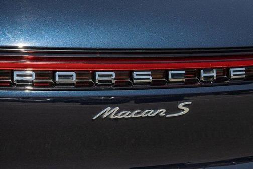 2023 Porsche Macan Base