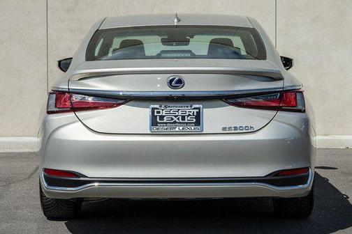 2022 Lexus ES 300h Base