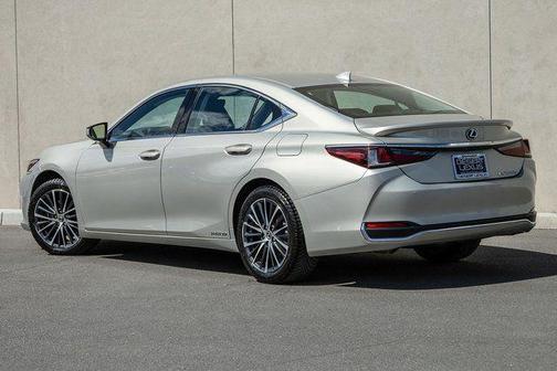 2022 Lexus ES 300h Base