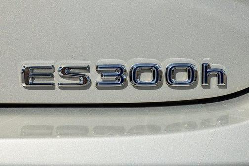 2022 Lexus ES 300h Base