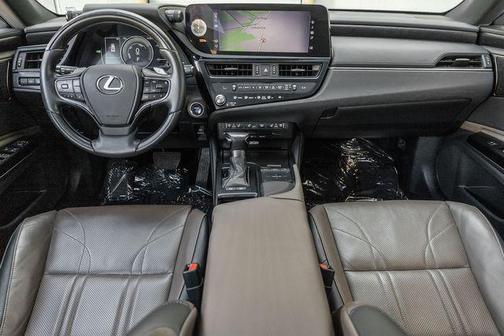 2022 Lexus ES 300h Luxury
