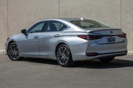 2023 Lexus ES 300h Base